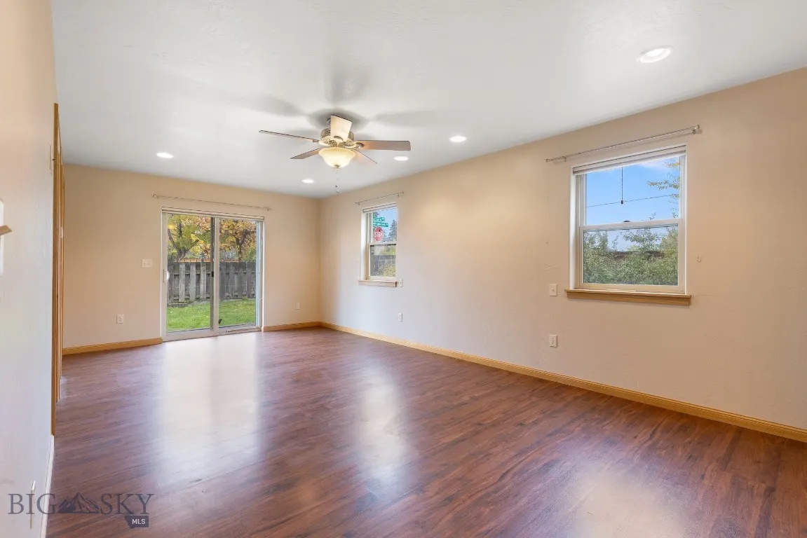 11x22' Primary Suite with Slider door to backyard