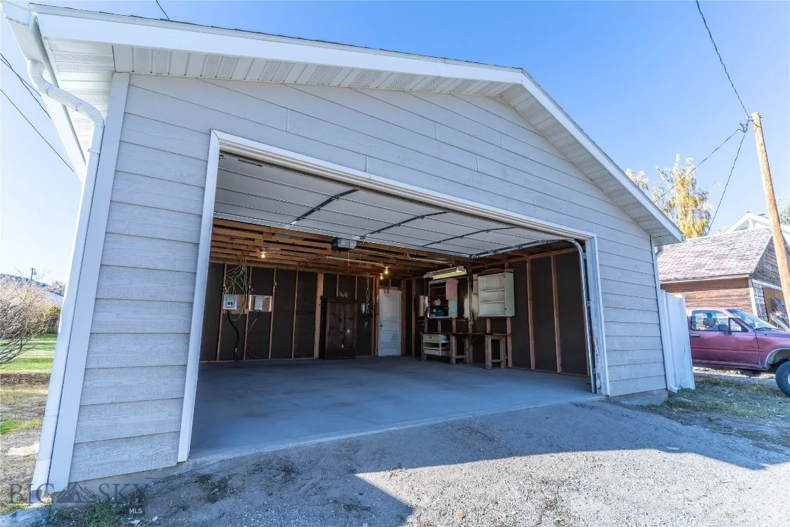 411 Pine Street, Anaconda, Montana 59711, Anaconda, Montana 59711, 4 Bedrooms Bedrooms, ,1 BathroomBathrooms,Residential,For Sale,411 Pine Street, Anaconda, Montana 59711,0,406753