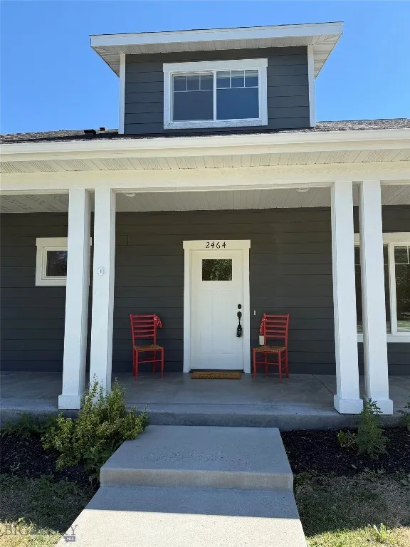 Entry / covered front porch