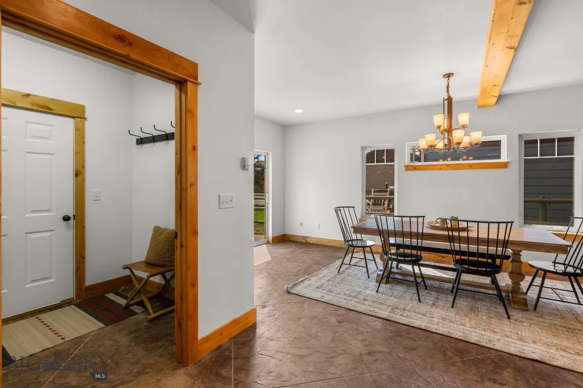 Dining room and mudroom to
garage
