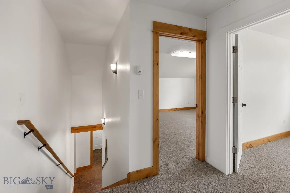 Stairwell from 2nd level down to
main level