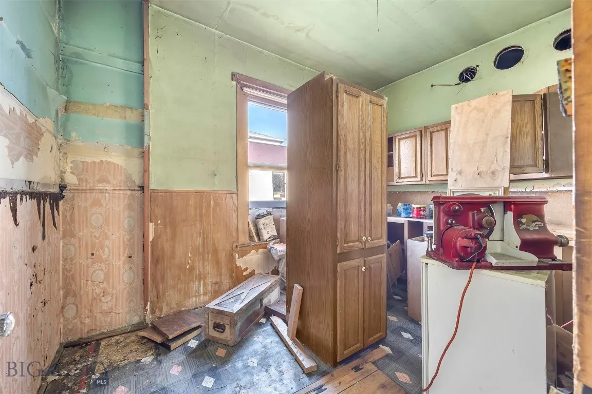 225 S Dakota, Butte, Montana 59701, Butte, Montana 59701, 3 Bedrooms Bedrooms, ,1 BathroomBathrooms,Residential,For Sale,225 S Dakota, Butte, Montana 59701,0,407033