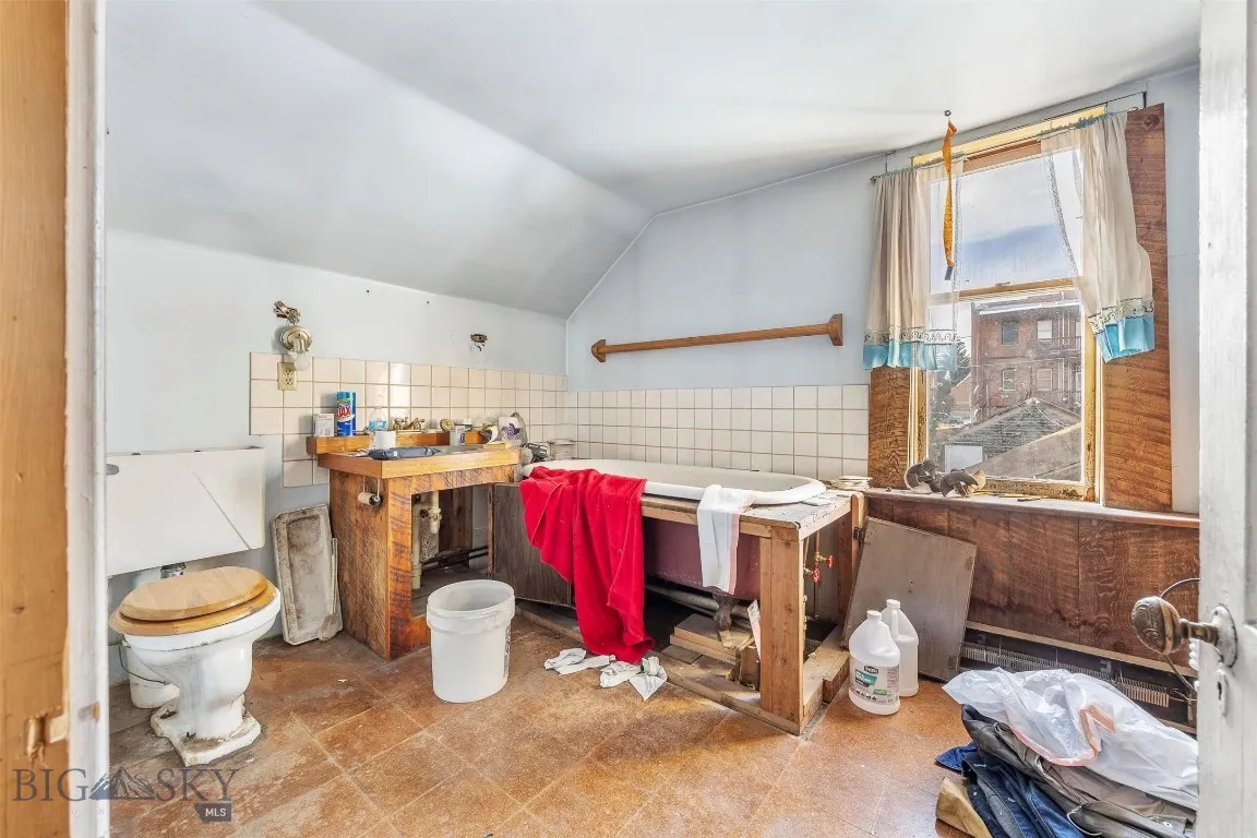 225 S Dakota, Butte, Montana 59701, Butte, Montana 59701, 3 Bedrooms Bedrooms, ,1 BathroomBathrooms,Residential,For Sale,225 S Dakota, Butte, Montana 59701,0,407033