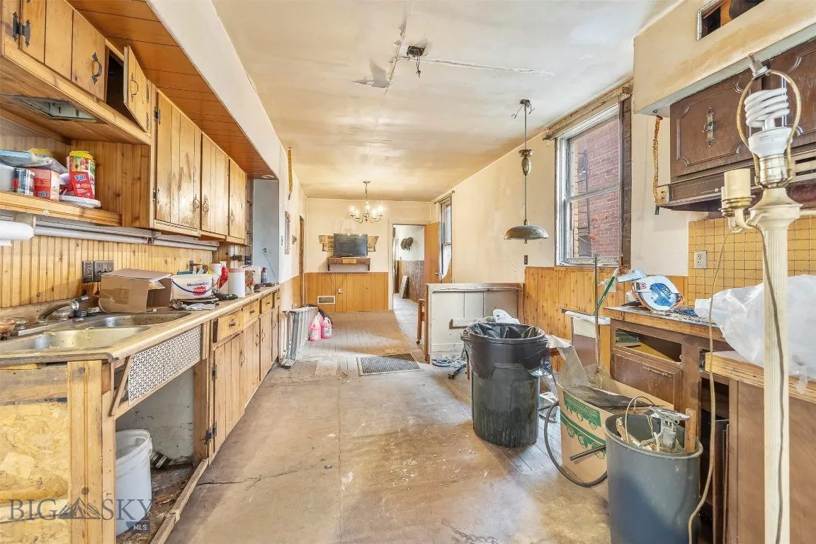 225 S Dakota, Butte, Montana 59701, Butte, Montana 59701, 3 Bedrooms Bedrooms, ,1 BathroomBathrooms,Residential,For Sale,225 S Dakota, Butte, Montana 59701,0,407033
