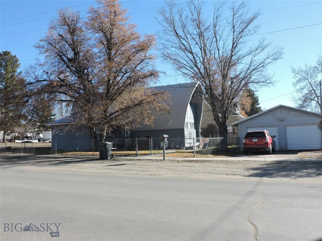 110 E Hamilton, Sheridan, Montana 59749, Sheridan, Montana 59749, 4 Bedrooms Bedrooms, ,1 BathroomBathrooms,Residential,For Sale,110 E Hamilton, Sheridan, Montana 59749,0,407205