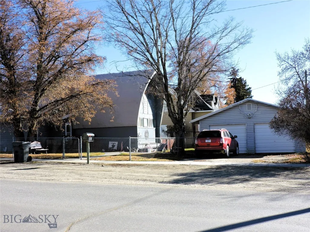 110 E Hamilton, Sheridan, Montana 59749, Sheridan, Montana 59749, 4 Bedrooms Bedrooms, ,1 BathroomBathrooms,Residential,For Sale,110 E Hamilton, Sheridan, Montana 59749,0,407205
