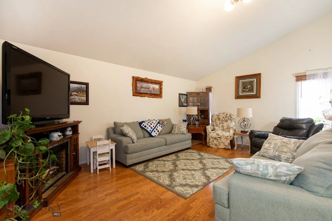 110 E Hamilton, Sheridan, Montana 59749, Sheridan, Montana 59749, 4 Bedrooms Bedrooms, ,1 BathroomBathrooms,Residential,For Sale,110 E Hamilton, Sheridan, Montana 59749,0,407205