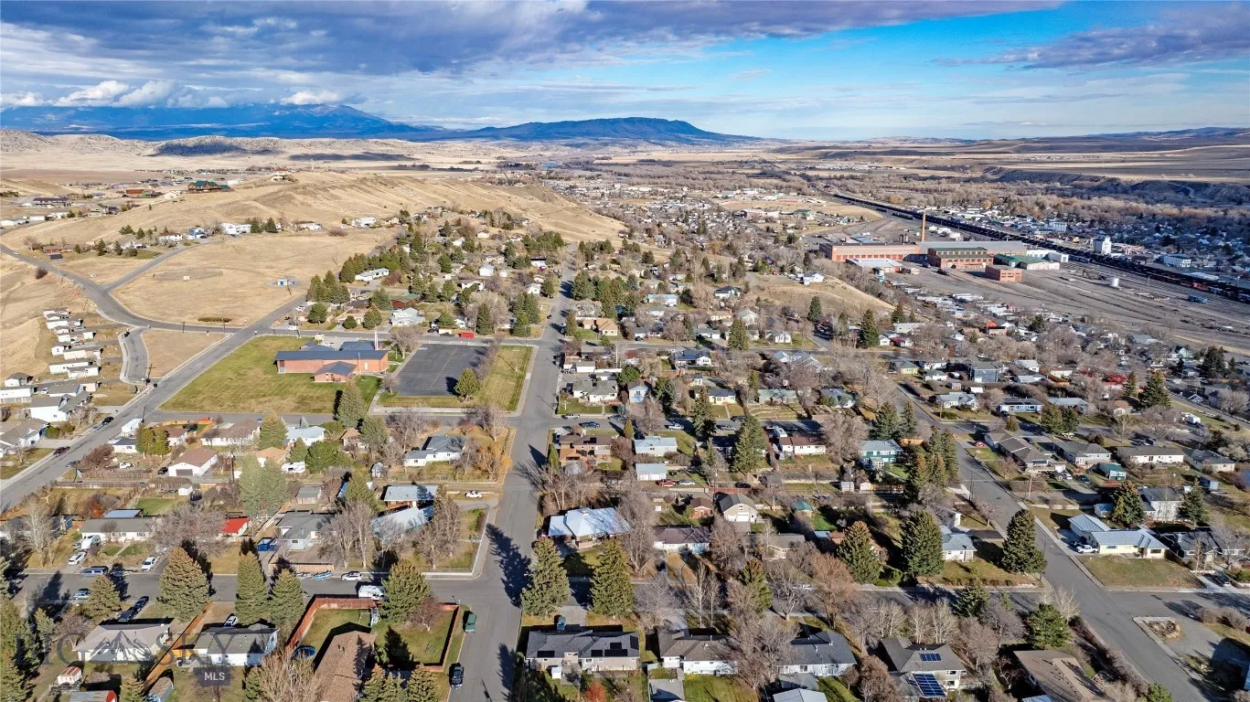 624 N 2nd Street N, Livingston, Montana 59047, Livingston, Montana 59047, 4 Bedrooms Bedrooms, ,1 BathroomBathrooms,Residential,For Sale,624 N 2nd Street N, Livingston, Montana 59047,0,407273