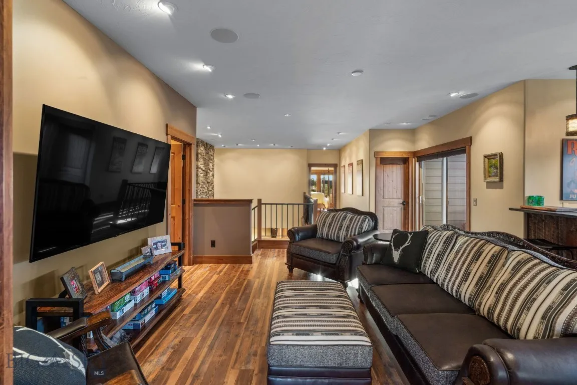 Entertainment area with theater sound and huge Bavaria television