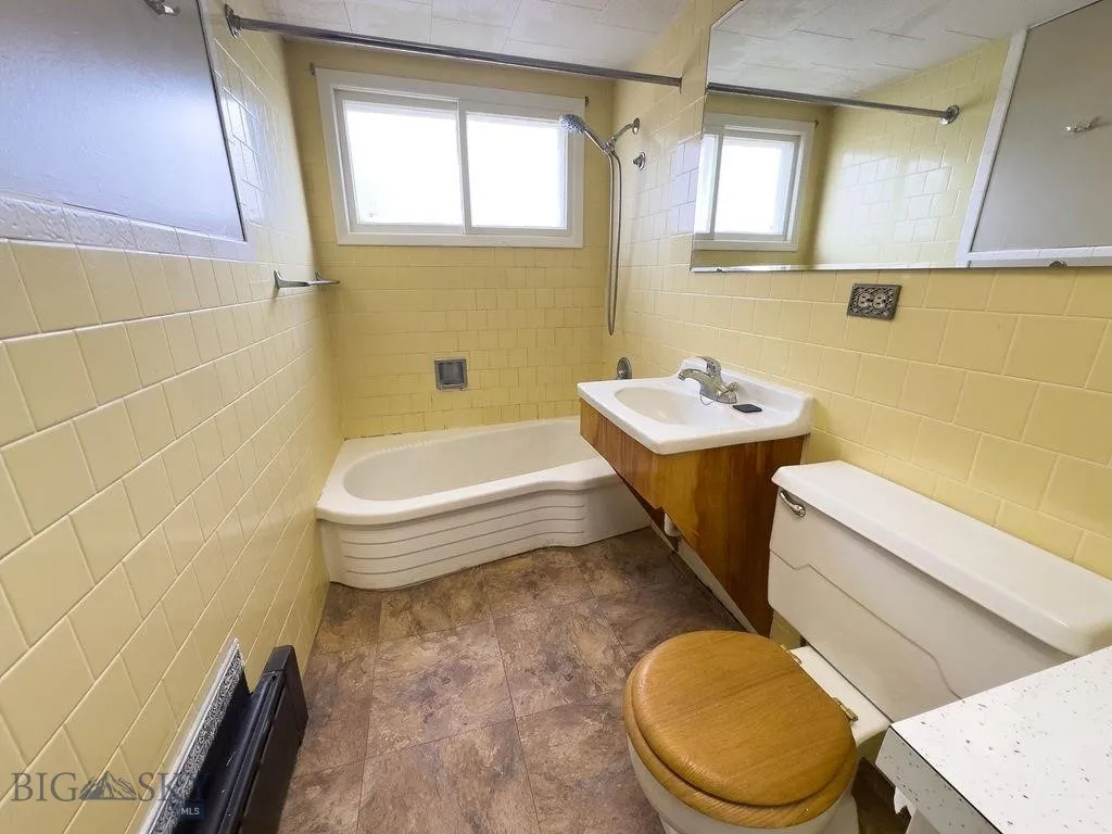 210 W Hamilton, Sheridan, Montana 59749, Sheridan, Montana 59749, 2 Bedrooms Bedrooms, ,1 BathroomBathrooms,Residential,For Sale,210 W Hamilton, Sheridan, Montana 59749,0,407806