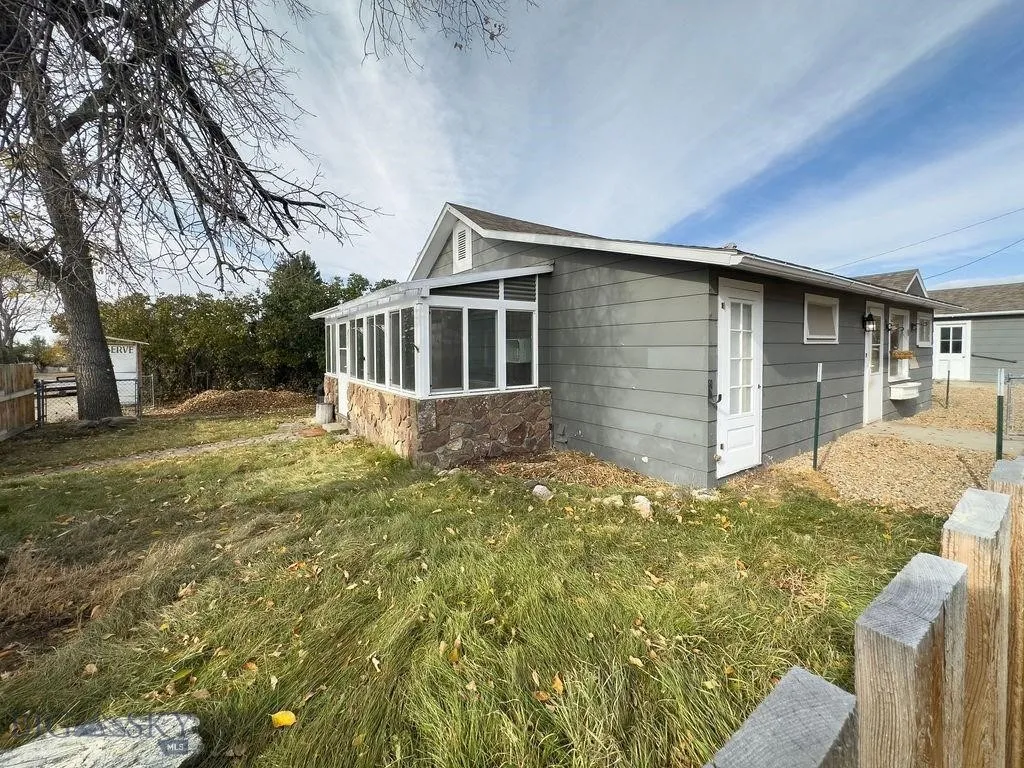 210 W Hamilton, Sheridan, Montana 59749, Sheridan, Montana 59749, 2 Bedrooms Bedrooms, ,1 BathroomBathrooms,Residential,For Sale,210 W Hamilton, Sheridan, Montana 59749,0,407806