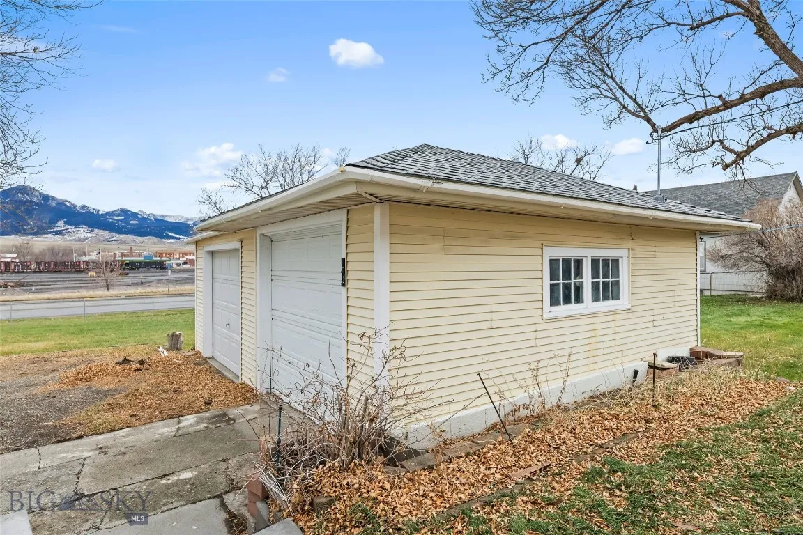 405 N C Street, Livingston, Montana 59047, Livingston, Montana 59047, 2 Bedrooms Bedrooms, ,1 BathroomBathrooms,Residential,For Sale,405 N C Street, Livingston, Montana 59047,0,407856