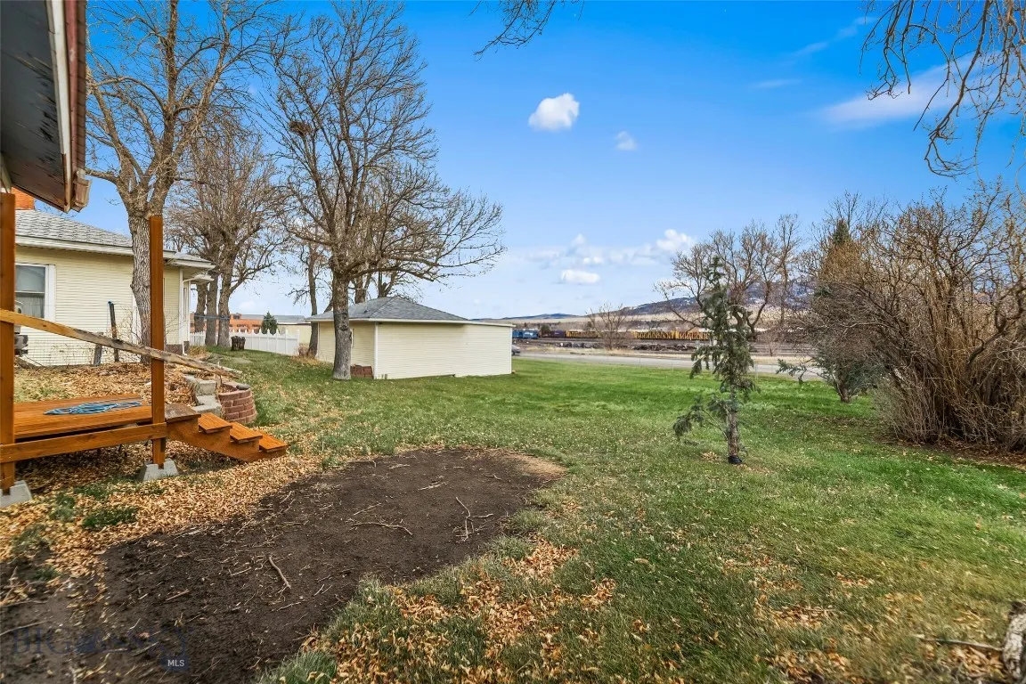 405 N C Street, Livingston, Montana 59047, Livingston, Montana 59047, 2 Bedrooms Bedrooms, ,1 BathroomBathrooms,Residential,For Sale,405 N C Street, Livingston, Montana 59047,0,407856