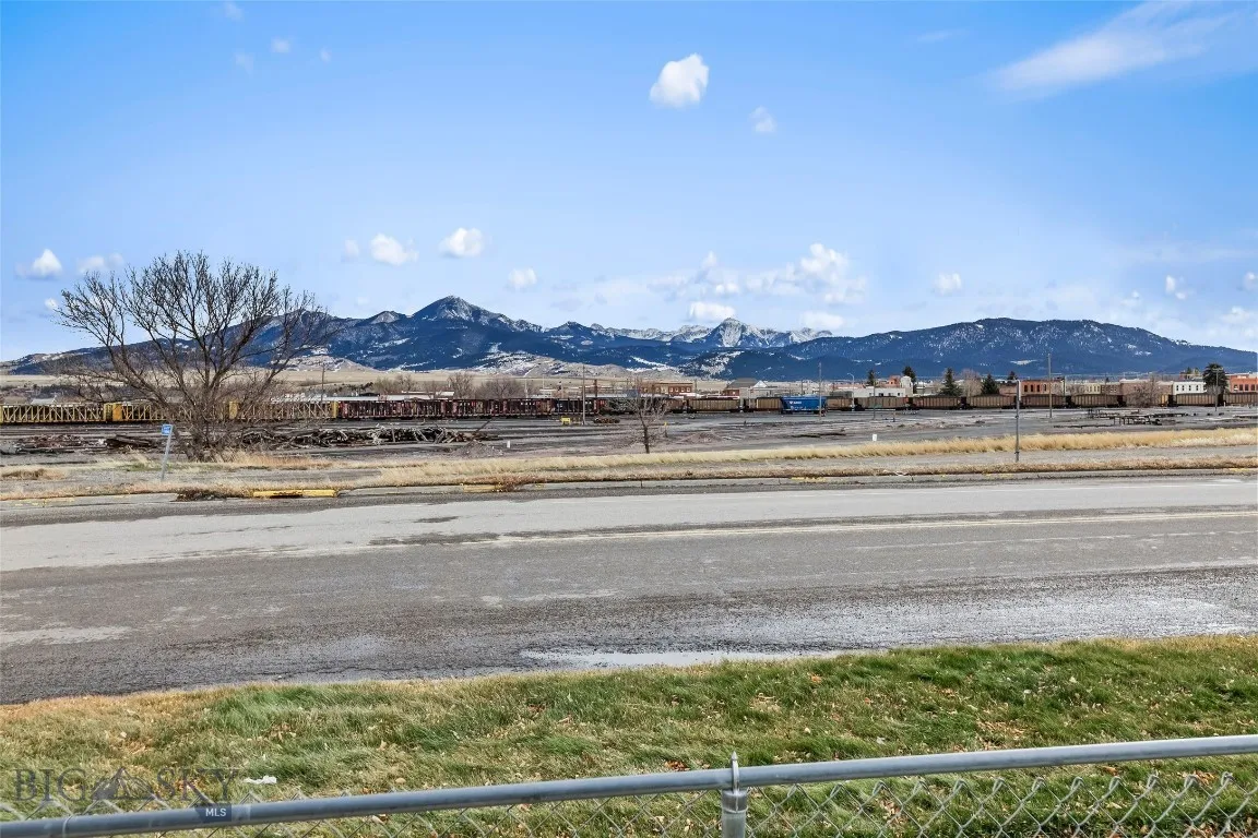 405 N C Street, Livingston, Montana 59047, Livingston, Montana 59047, 2 Bedrooms Bedrooms, ,1 BathroomBathrooms,Residential,For Sale,405 N C Street, Livingston, Montana 59047,0,407856