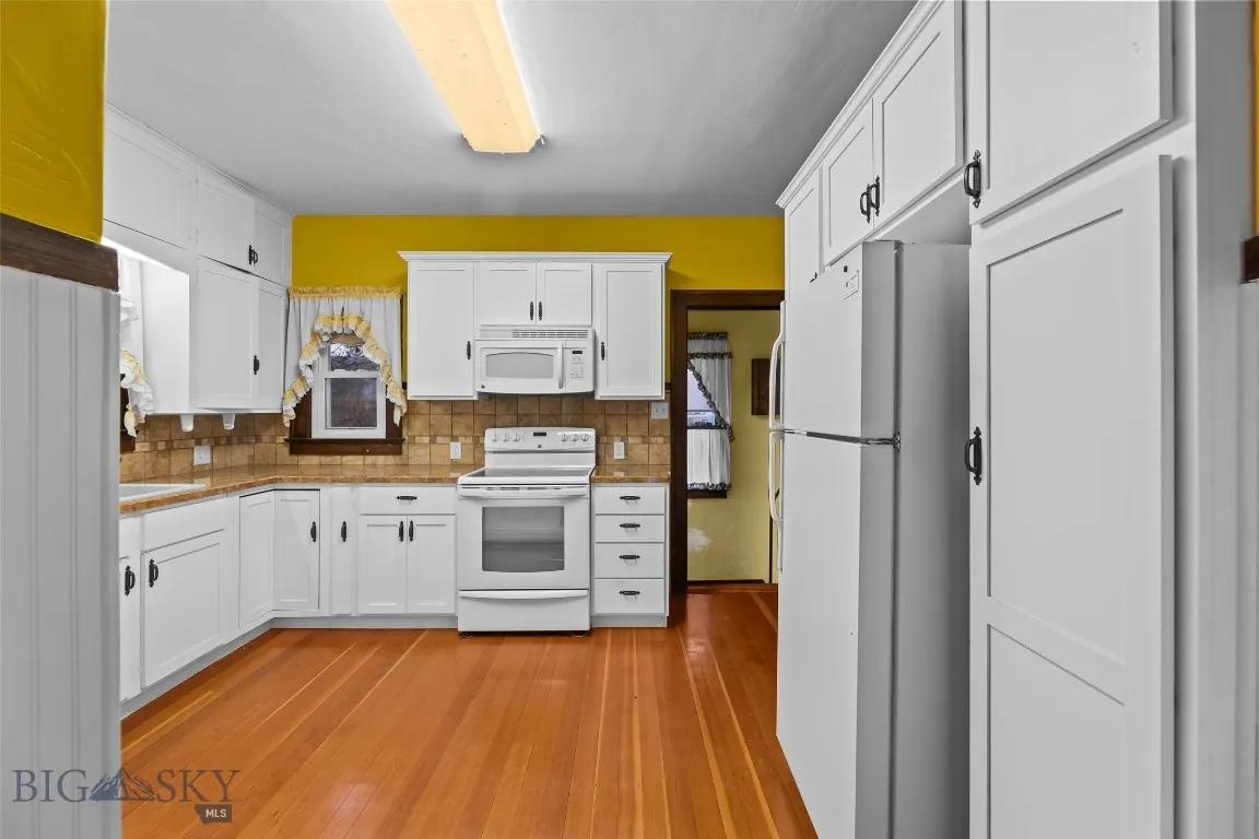405 N C Street, Livingston, Montana 59047, Livingston, Montana 59047, 2 Bedrooms Bedrooms, ,1 BathroomBathrooms,Residential,For Sale,405 N C Street, Livingston, Montana 59047,0,407856