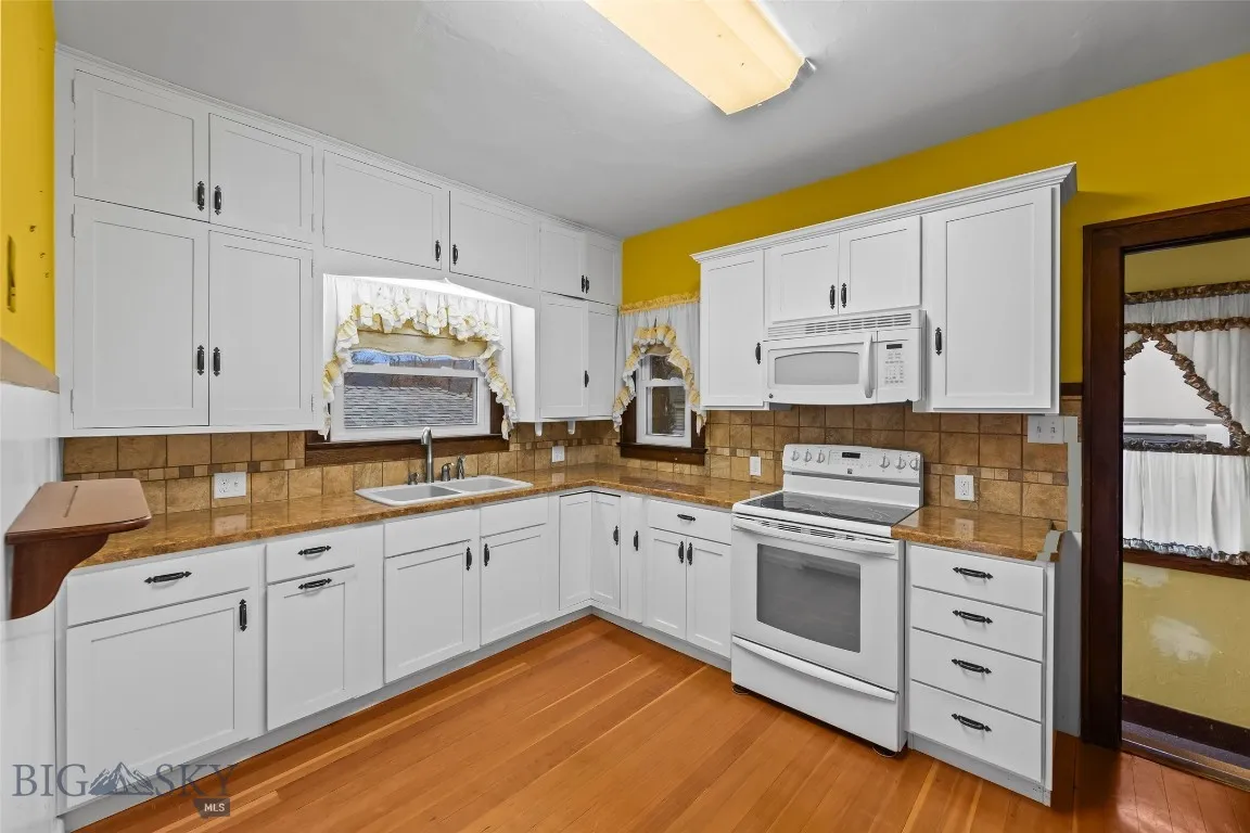 405 N C Street, Livingston, Montana 59047, Livingston, Montana 59047, 2 Bedrooms Bedrooms, ,1 BathroomBathrooms,Residential,For Sale,405 N C Street, Livingston, Montana 59047,0,407856