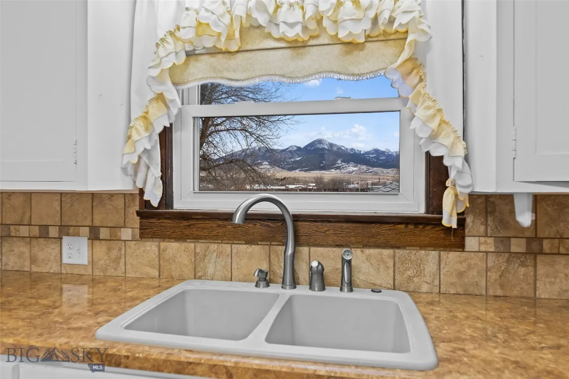 405 N C Street, Livingston, Montana 59047, Livingston, Montana 59047, 2 Bedrooms Bedrooms, ,1 BathroomBathrooms,Residential,For Sale,405 N C Street, Livingston, Montana 59047,0,407856