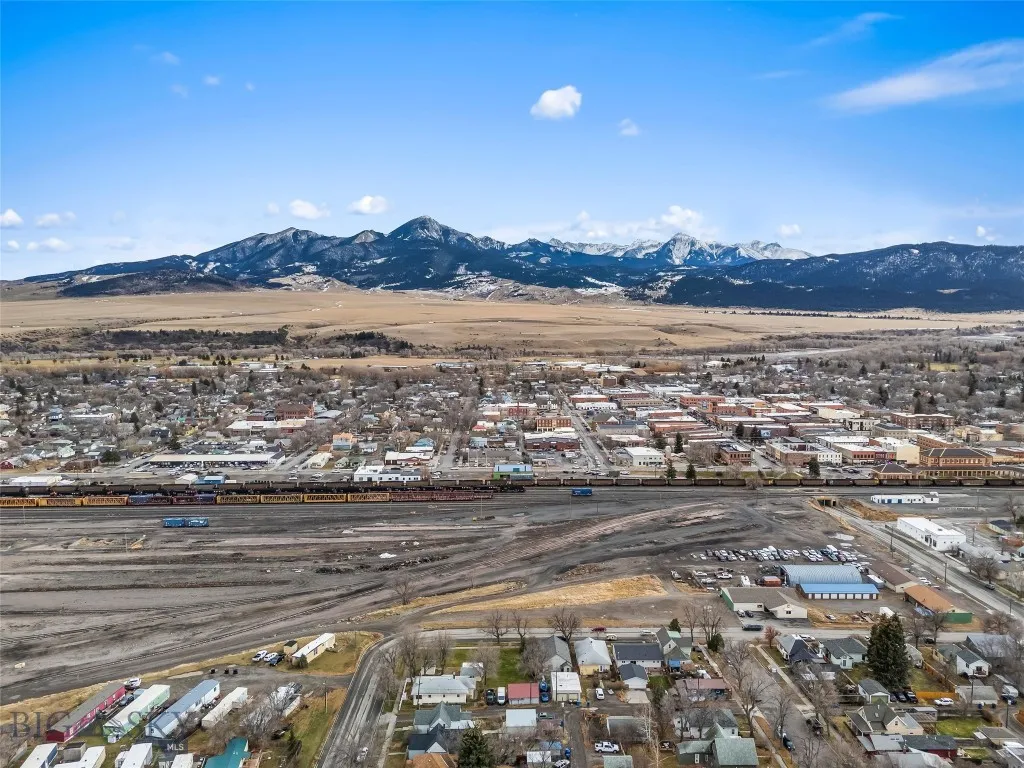 405 N C Street, Livingston, Montana 59047, Livingston, Montana 59047, 2 Bedrooms Bedrooms, ,1 BathroomBathrooms,Residential,For Sale,405 N C Street, Livingston, Montana 59047,0,407856