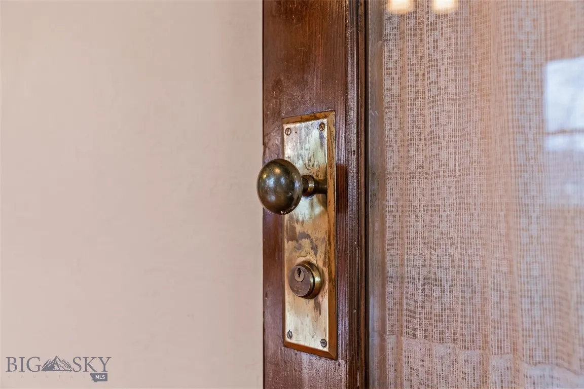 405 N C Street, Livingston, Montana 59047, Livingston, Montana 59047, 2 Bedrooms Bedrooms, ,1 BathroomBathrooms,Residential,For Sale,405 N C Street, Livingston, Montana 59047,0,407856