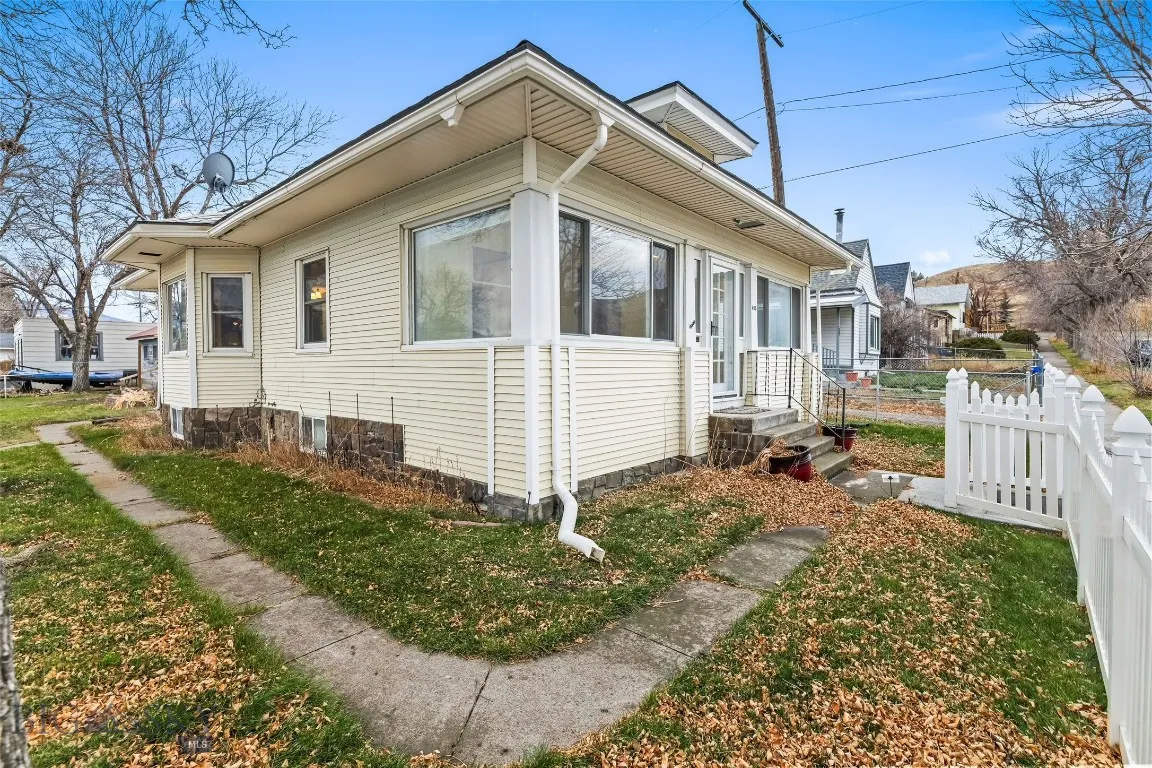 405 N C Street, Livingston, Montana 59047, Livingston, Montana 59047, 2 Bedrooms Bedrooms, ,1 BathroomBathrooms,Residential,For Sale,405 N C Street, Livingston, Montana 59047,0,407856