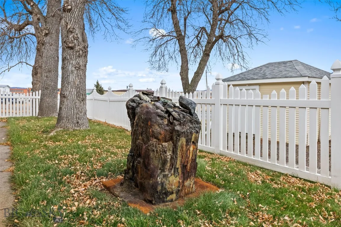 405 N C Street, Livingston, Montana 59047, Livingston, Montana 59047, 2 Bedrooms Bedrooms, ,1 BathroomBathrooms,Residential,For Sale,405 N C Street, Livingston, Montana 59047,0,407856