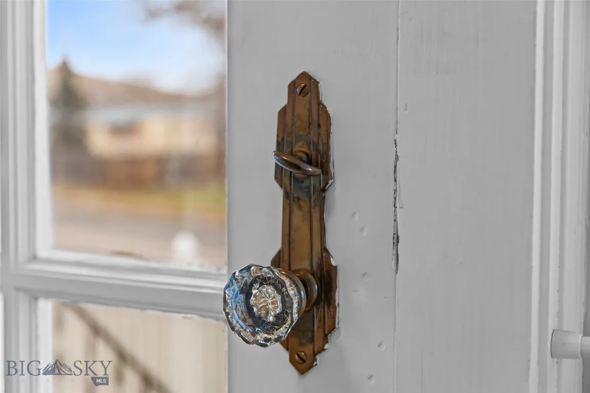 405 N C Street, Livingston, Montana 59047, Livingston, Montana 59047, 2 Bedrooms Bedrooms, ,1 BathroomBathrooms,Residential,For Sale,405 N C Street, Livingston, Montana 59047,0,407856