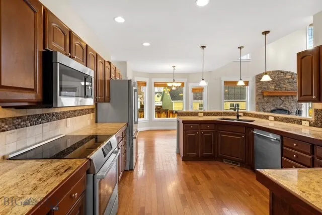 state of the art Bosch appliances and generous space for cooking and hosting