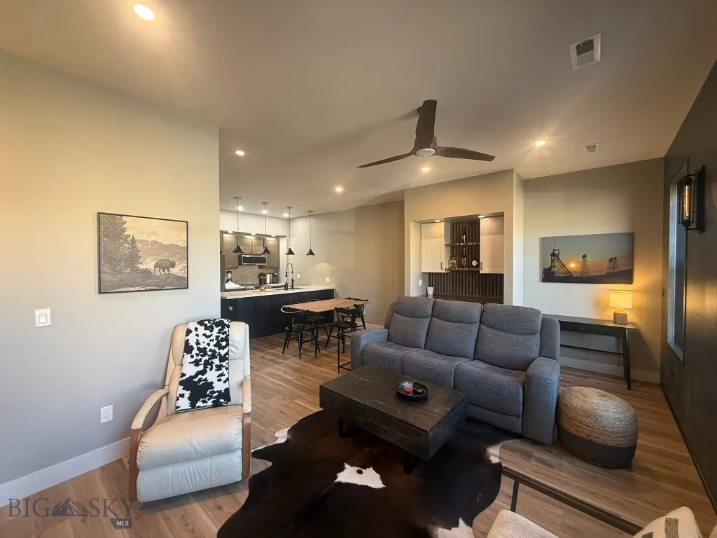 114 W Park 114a, Butte, Montana 59701, Butte, Montana 59701, 1 Bedroom Bedrooms, ,1 BathroomBathrooms,Residential,For Sale,114 W Park 114a, Butte, Montana 59701,0,408049