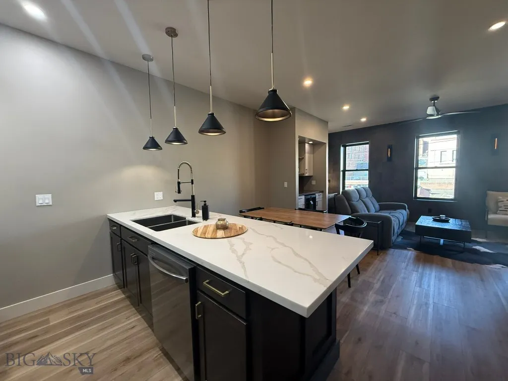 114 W Park 114a, Butte, Montana 59701, Butte, Montana 59701, 1 Bedroom Bedrooms, ,1 BathroomBathrooms,Residential,For Sale,114 W Park 114a, Butte, Montana 59701,0,408049