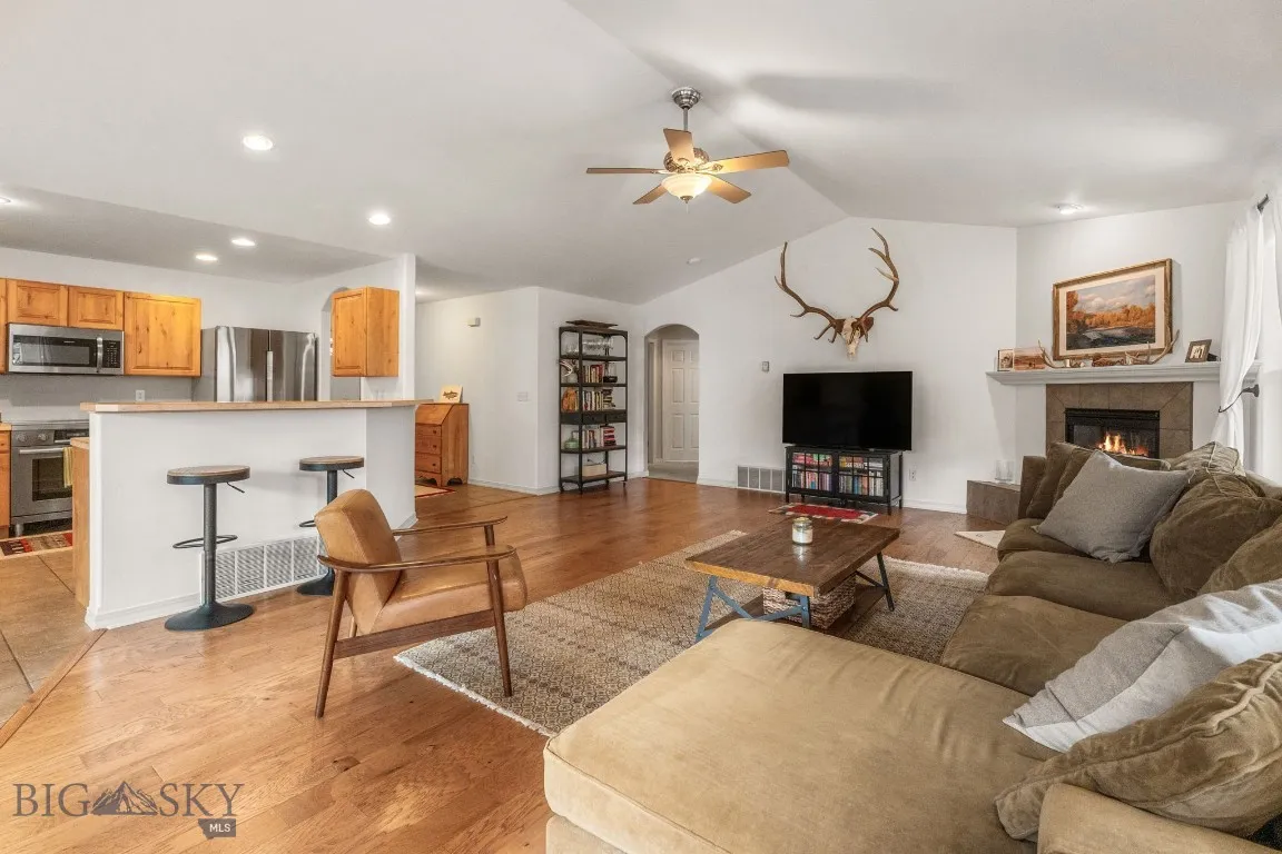 1142 New Holland, Bozeman, Montana 59718, Bozeman, Montana 59718, 3 Bedrooms Bedrooms, ,2 BathroomsBathrooms,Residential,For Sale,1142 New Holland, Bozeman, Montana 59718,0,408052