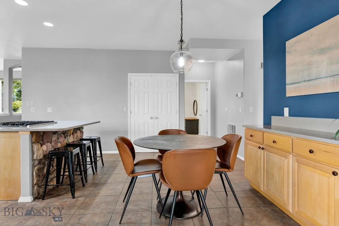 Kitchen/Dining Area