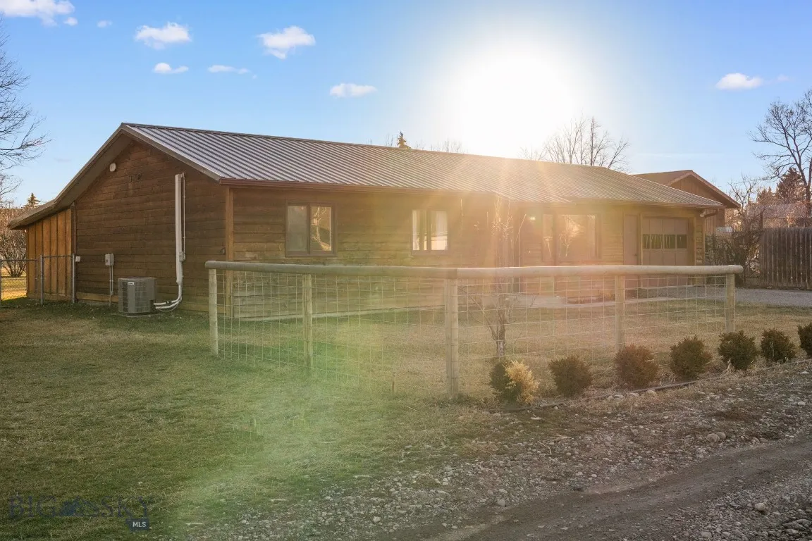 92 E Rosebud Avenue, Belgrade, Montana 59714, Belgrade, Montana 59714, 3 Bedrooms Bedrooms, ,2 BathroomsBathrooms,Residential,For Sale,92 E Rosebud Avenue, Belgrade, Montana 59714,0,408065