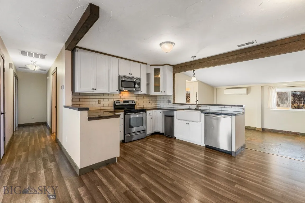 92 E Rosebud Avenue, Belgrade, Montana 59714, Belgrade, Montana 59714, 3 Bedrooms Bedrooms, ,2 BathroomsBathrooms,Residential,For Sale,92 E Rosebud Avenue, Belgrade, Montana 59714,0,408065