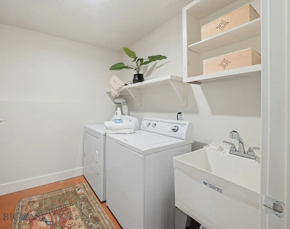 Laundry room with sink