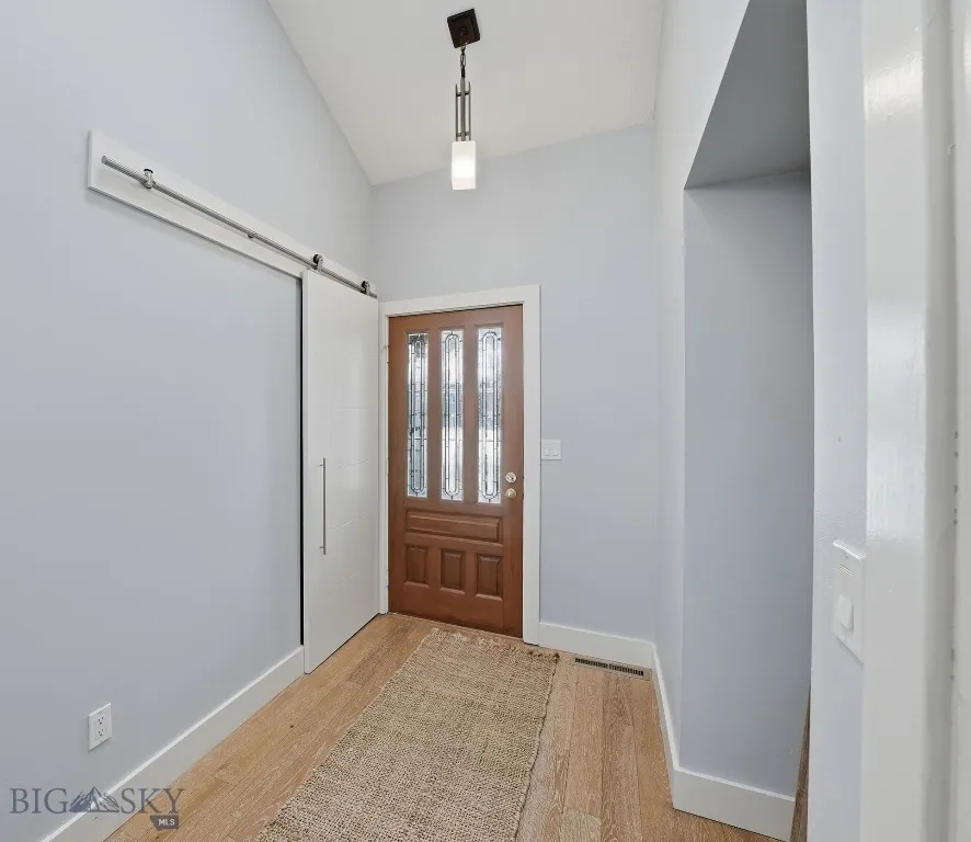 Nice big foyer, coat closet with sliding door