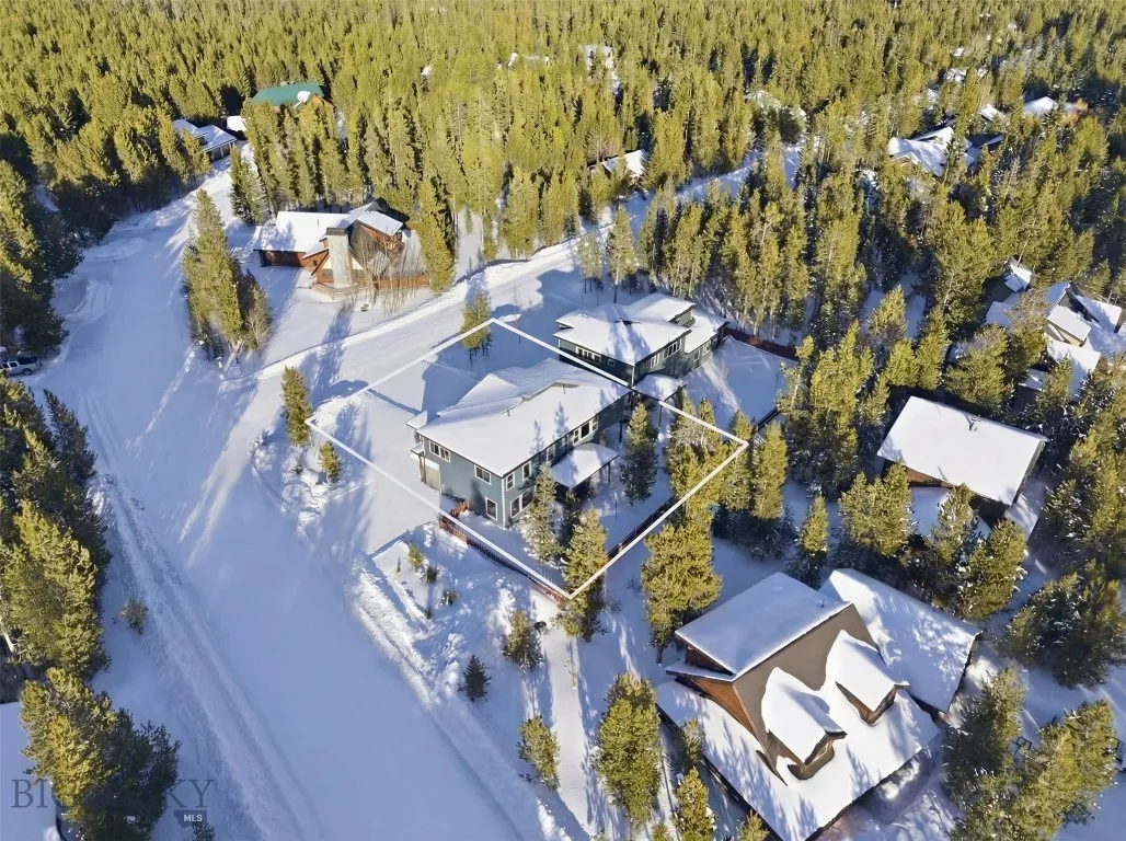 Lot lines are approximate.