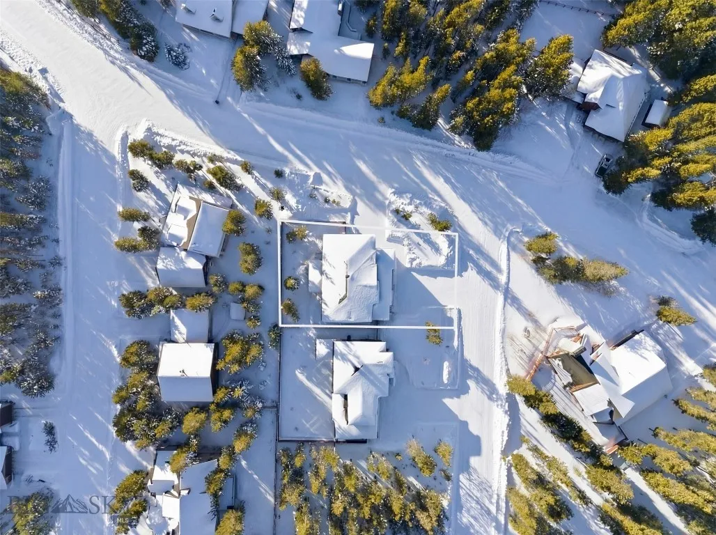 Lot lines are approximate.