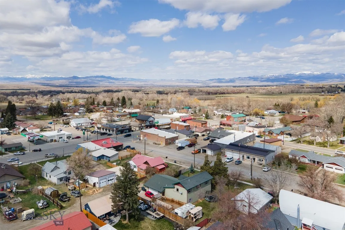106 E Hamilton Street, Sheridan, Montana 59749, Sheridan, Montana 59749, 3 Bedrooms Bedrooms, ,2 BathroomsBathrooms,Residential,For Sale,106 E Hamilton Street, Sheridan, Montana 59749,0,408374