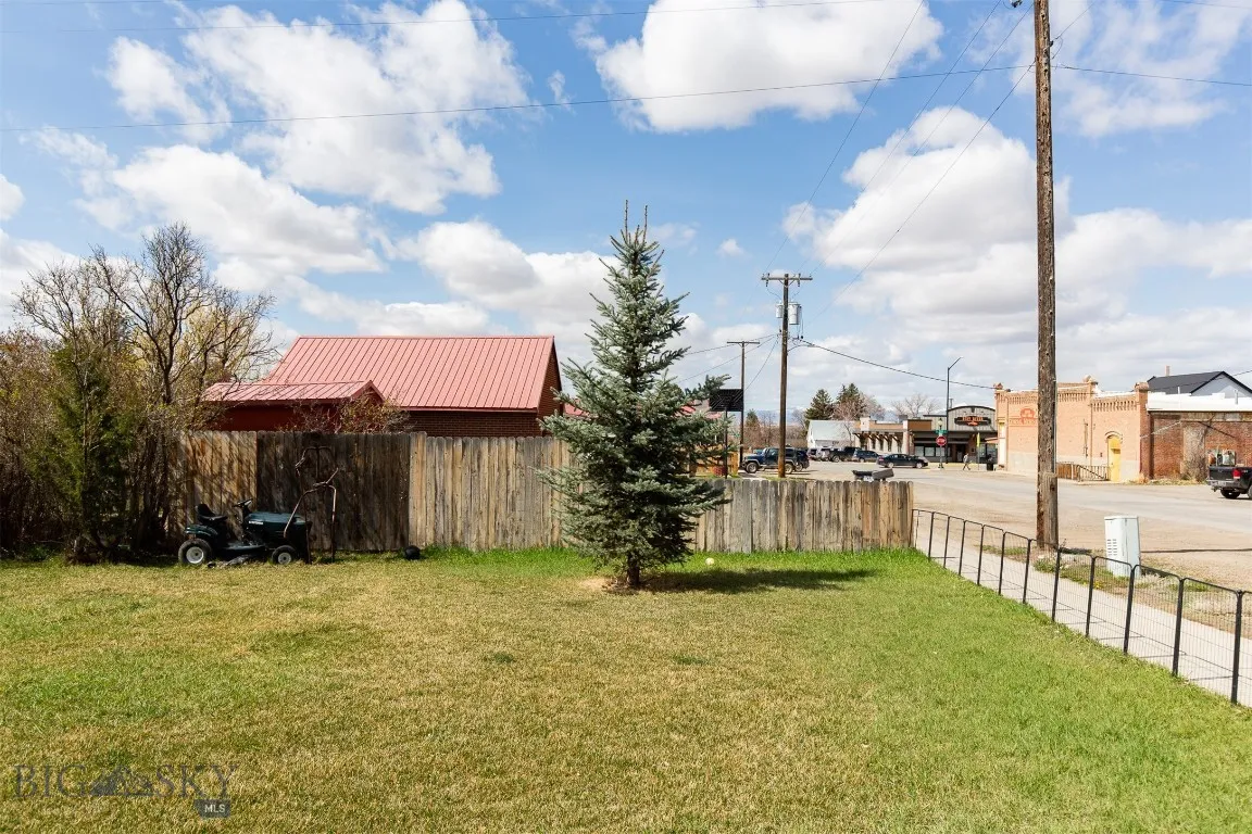 106 E Hamilton Street, Sheridan, Montana 59749, Sheridan, Montana 59749, 3 Bedrooms Bedrooms, ,2 BathroomsBathrooms,Residential,For Sale,106 E Hamilton Street, Sheridan, Montana 59749,0,408374