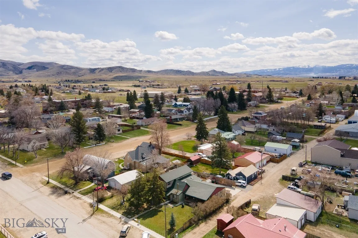 106 E Hamilton Street, Sheridan, Montana 59749, Sheridan, Montana 59749, 3 Bedrooms Bedrooms, ,2 BathroomsBathrooms,Residential,For Sale,106 E Hamilton Street, Sheridan, Montana 59749,0,408374