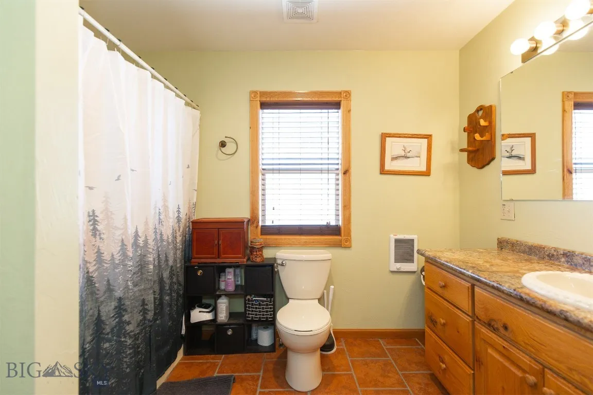 Primary Bedroom's Ensuite Bathroom