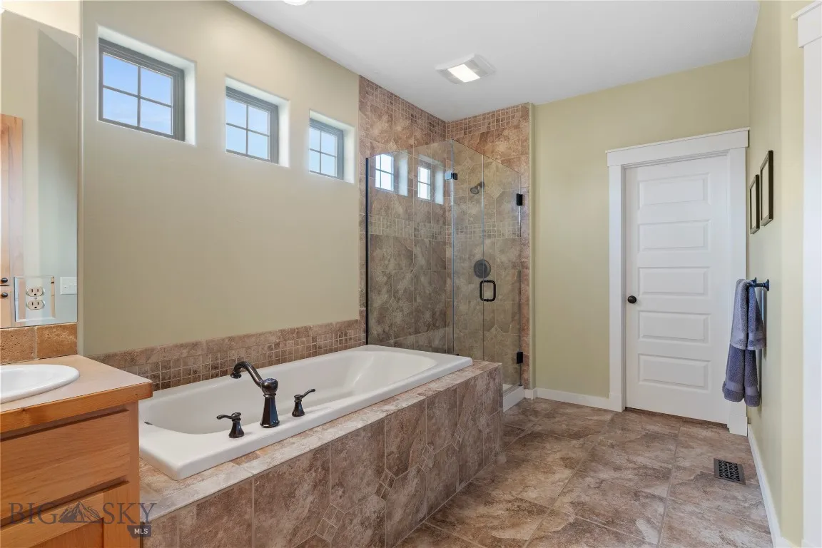 Ensuite primary bathroom