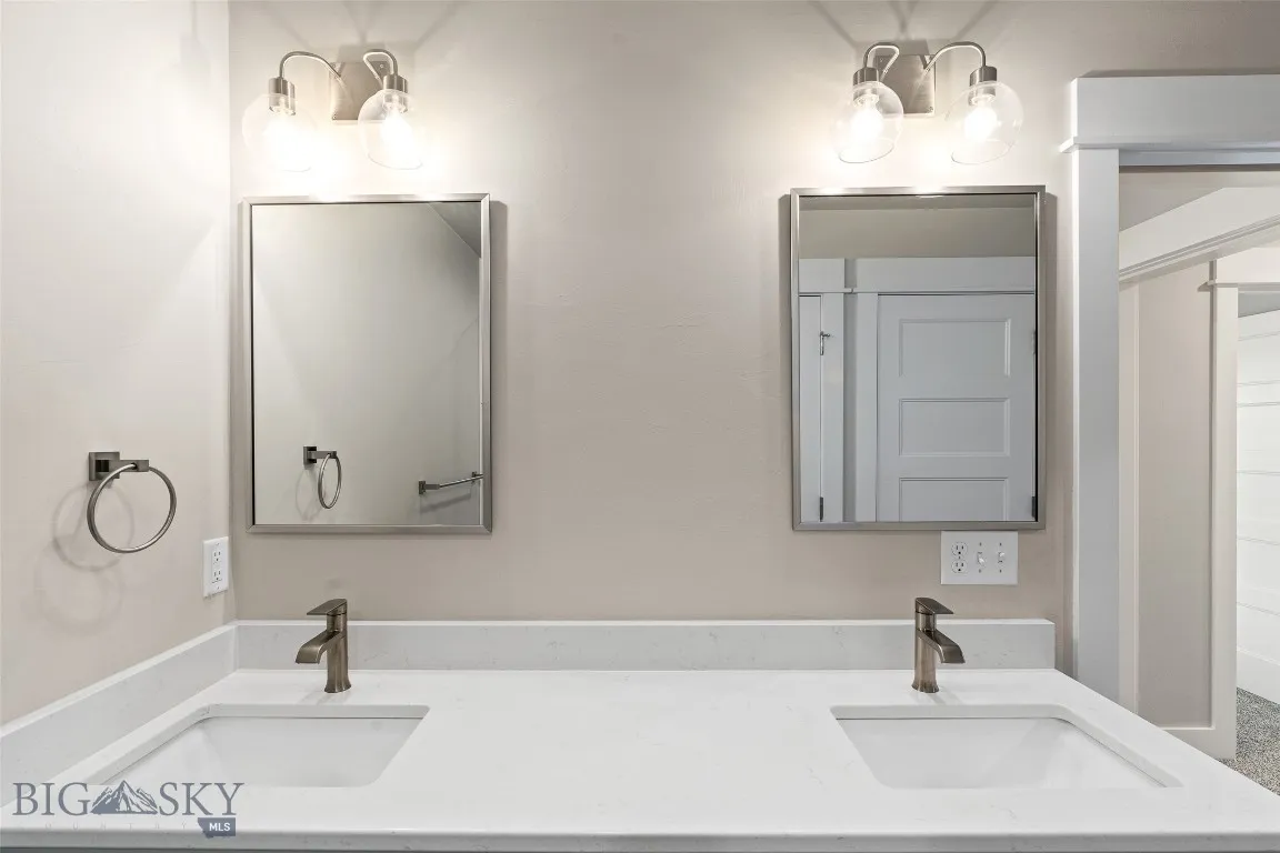 Dual vanities