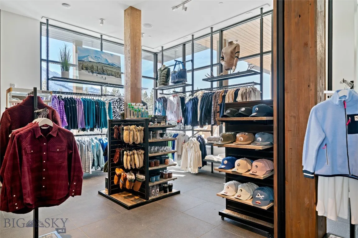 Retail (LakeLodge Amenity)