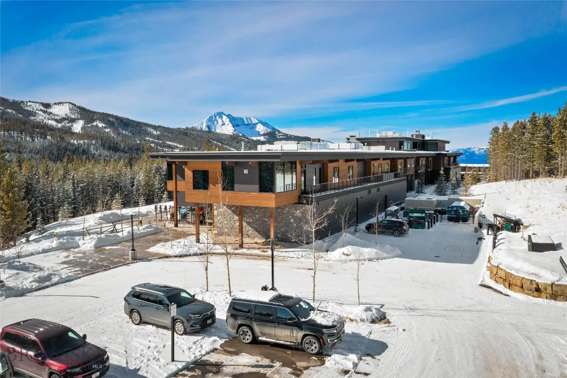 LakeLodge
