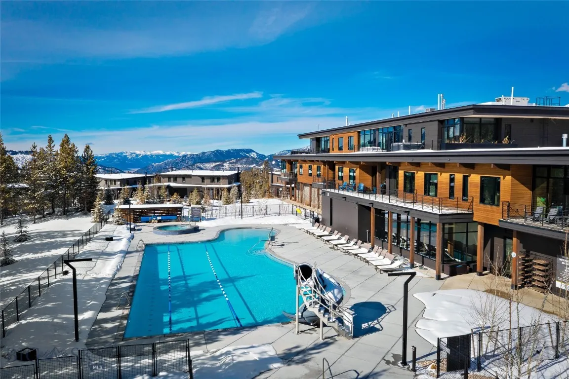 Heated Pool/Hot Tub(LakeLodge Amenity)