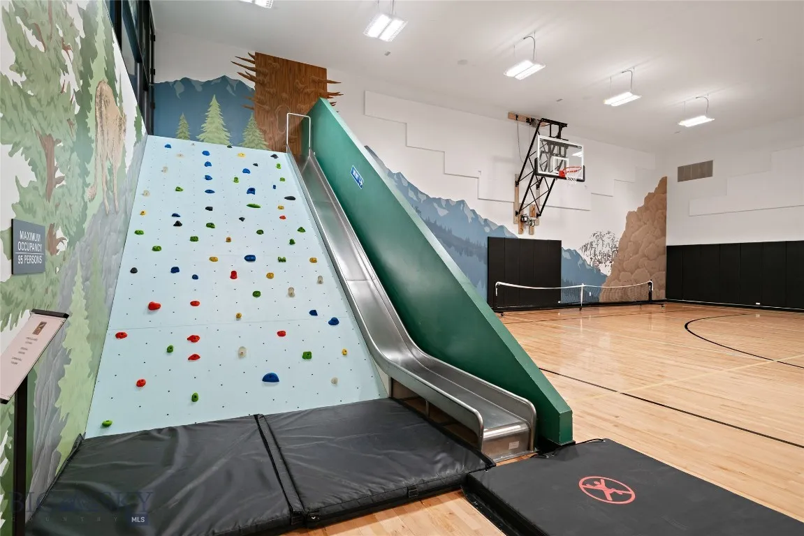 Kids climbing wall (LakeLodge Amenity)