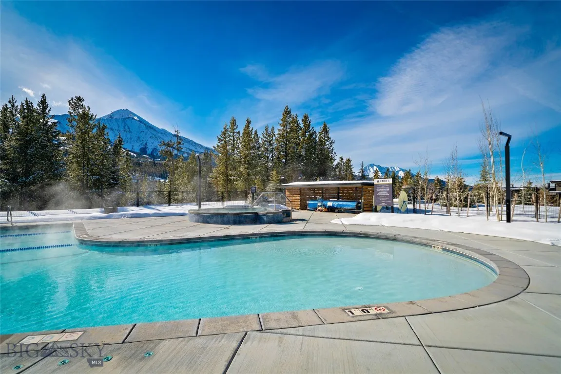 Heated Pool/Hot Tub(LakeLodge