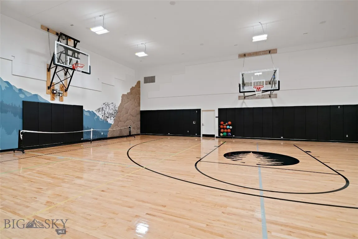 Gym (LakeLodge Amenity)