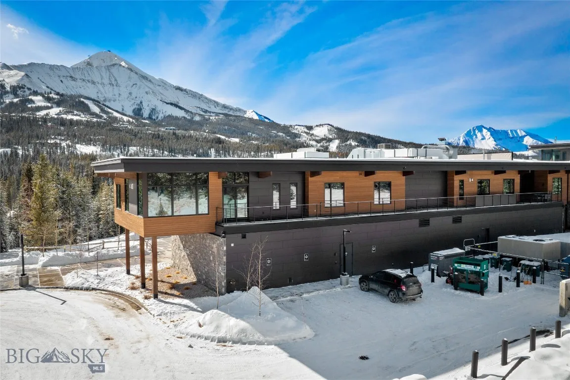 LakeLodge